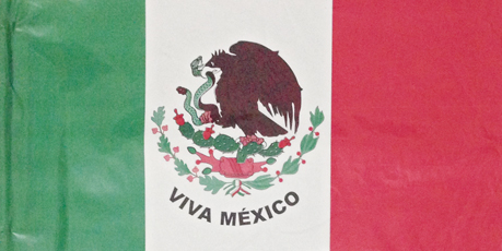 banderas de tela con soporte de madera